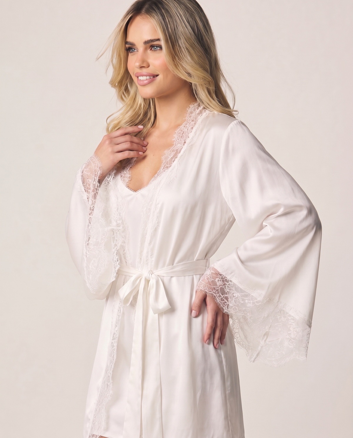 Cia Mini Lace Robe in Ivory